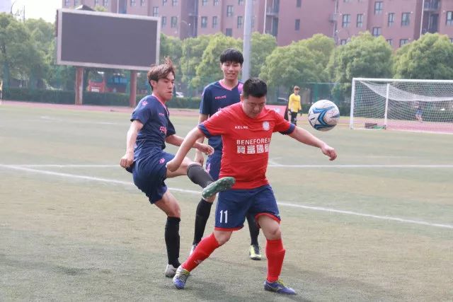 他是中国男篮前队长，身家过亿定居广州，娶1.88米美女，儿女双全
